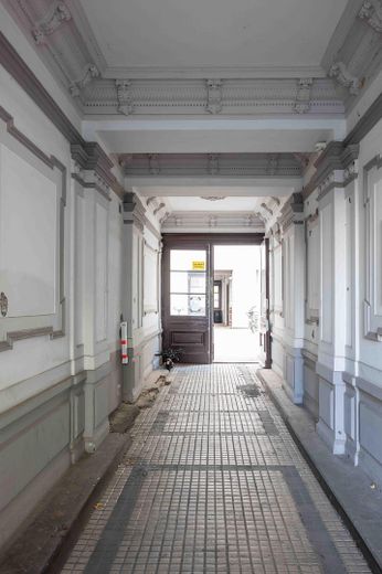 Стильна дизайнерська 2-кімнатна квартира в старовинному будинку на Торштрассе – стелі 3,60 м і перше заселення після реконструкції – Hauseingang