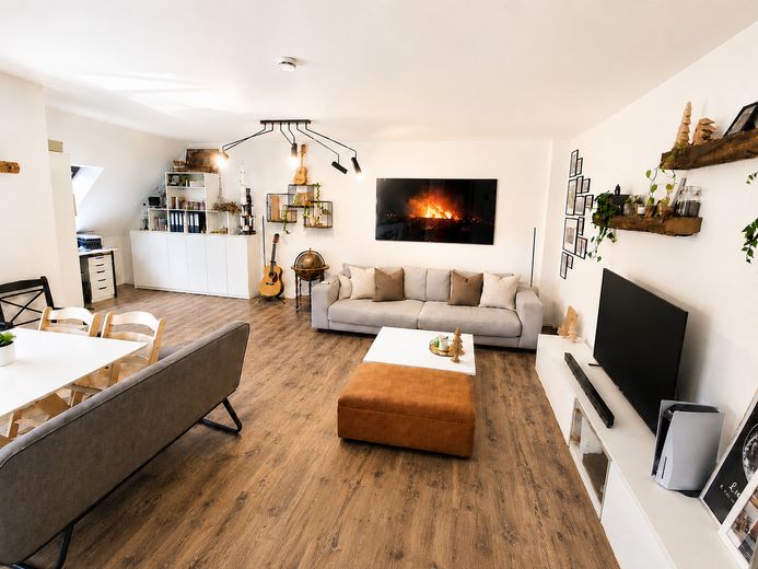 145m² Hausgefühl auf zwei Ebenen- 3 Schlafzimmer, 2 Bäder und 2 TG Stellplätze – Wohn- und Essbereich