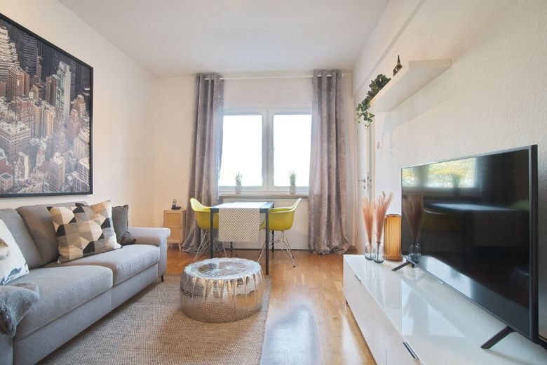 Appartamento elegante e completamente arredato vicino a Rüttenscheider Straße, con wi-fi, pavimento in parquet, balcone e camera da letto silenziosa – 82edca3c5e20ad12e0622c0acde5e34ce1c5c00e.jpg