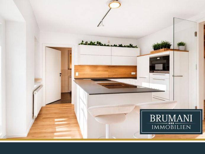 BRUMANI | Kernsanierte ETW mit Terrasse, PV-Anlage, 2 Stellplätzen & 60 m² Ausbaupot. in Waldkirch – Foto 1