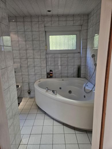 Stattliches Anwesen – Großes Bad OG