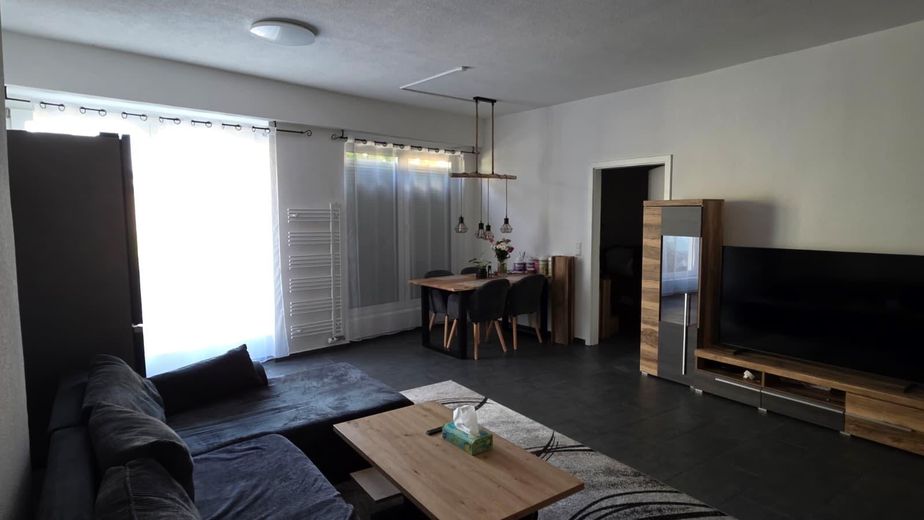 Volledig gerenoveerd appartement met nieuwe inbouwkeuken voor alleenstaande – Foto 3