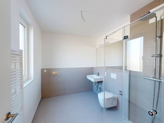 Splendido appartamento di 3 locali con cucina a vista nel nuovo quartiere residenziale "Ferdinands Garden" – Badezimmer