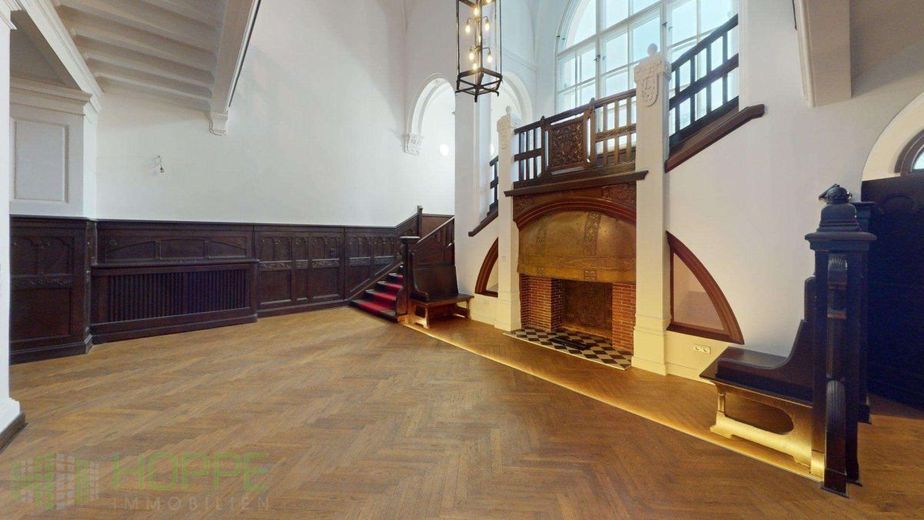 Schloss Siethen - Repräsentative Büro-, Kanzlei- oder Praxisräume in Seenähe – Kamin (Eingangshalle)