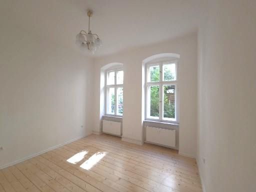Provisionsfrei - gepflegte, helle Altbauwohnung in Nord-Neukölln – Wohnzimmer