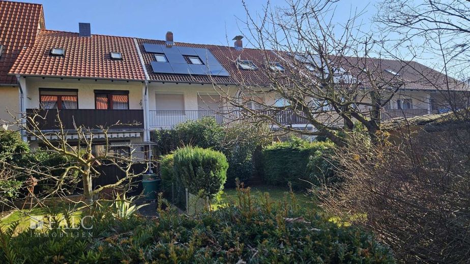 Reihenmittelhaus mit Wärmepumpe und PV Anlage – RMH Rückansicht