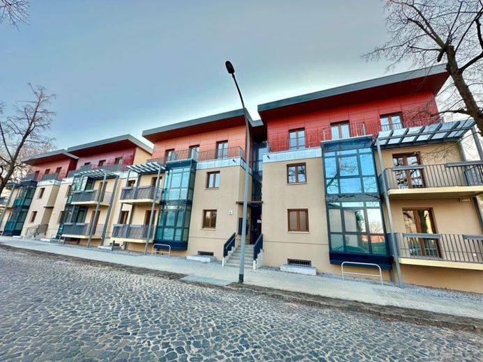 2 - Raumwohnung im Neubau mit Tiefgarage unweit des Bahnhofs – फोटो 1