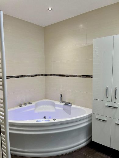 Whirlpool-Badewanne B.2