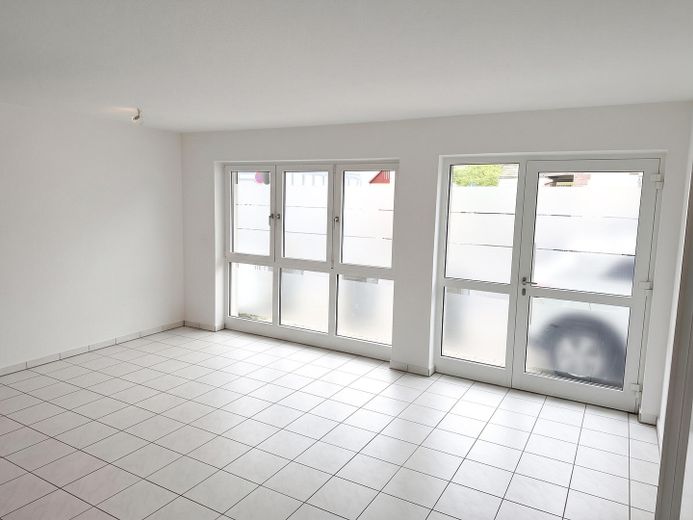 Bright, modern 1.5-room apartment with private entrance in Wächtersbach – Wohnzimmer (eigener Eingang)