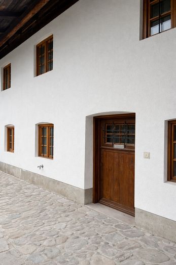 Einzigartiges Bauernhaus 1482 – Luxus-Sanierung & Erstbezug – Hauseingang Ost
