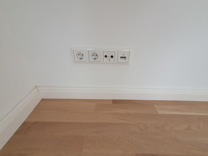 2-Zimmer/EBK/Bad/Balkon/Keller (fast) Erstbezug nach hochwertiger Sanierung direkt vom Eigentümer – Medienanschlüsse
