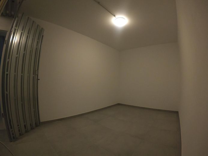 Hochwertige Neubauwohnung mit Dachgeschossflair ab sofort! – Kellerabteil 