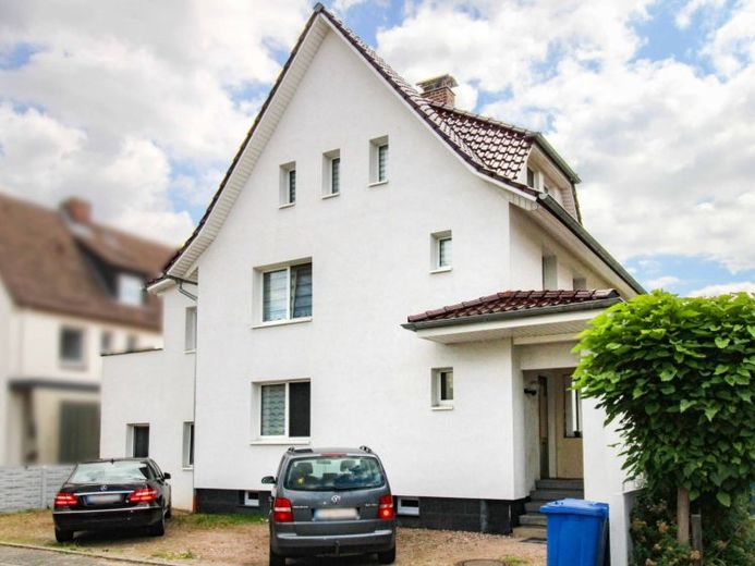 Zweifamilienhaus mit großem Garten, Keller und 3 Parkplätzen in Gifhorn-Südstadt – Foto 1