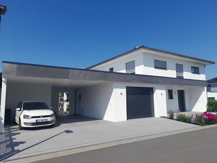 Außenansicht von links