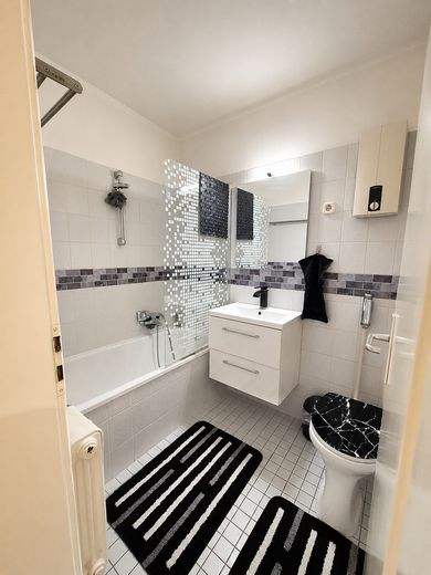 Großzügige 3-Zimmer-Wohnung mit modernem Wohnambiente und Balkon – Foto 5