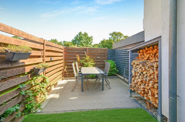 Verträumte Doppelhaushälfte als imposante Galeriewohnung – Terrasse hinten