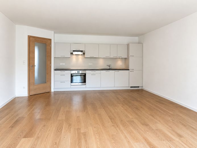 Appartamento/3 locali/giardino/terrazza/tranquillo – Wohnzimmer mit Küche