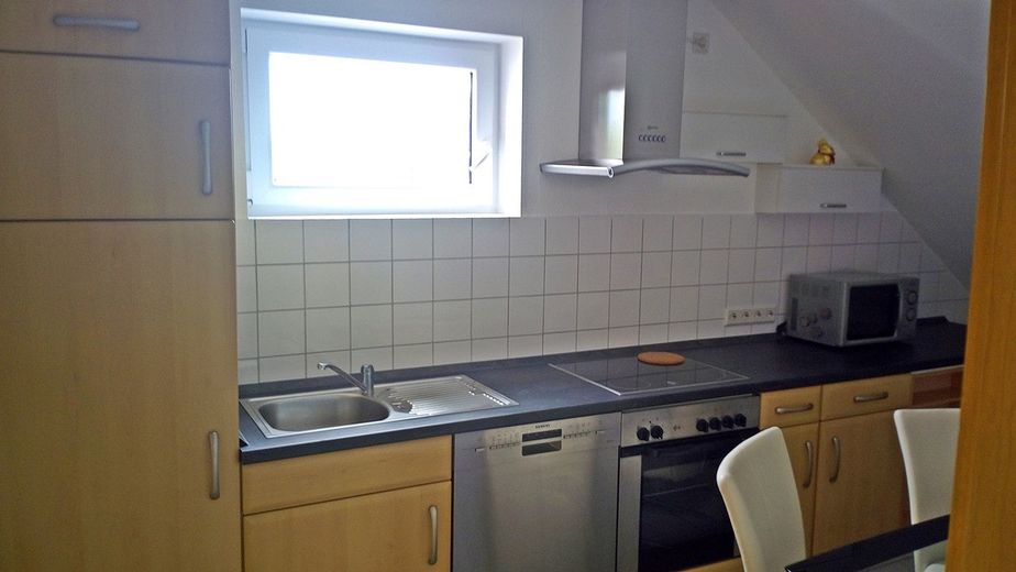 3-room top-floor apartment 100m² south side parking space garden cellar laundry room air conditioning – Foto 4