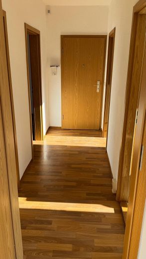 Tolle 3 Zimmer Wohnung mit Balkon, RENOVIERT !, leer, gute Energieklasse, Kapitalanlage/Eigennutzung – Flur