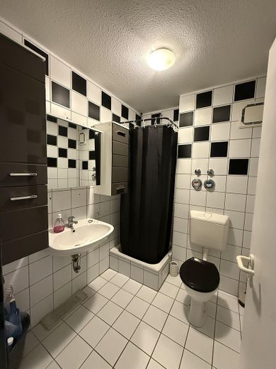 Investoren & Kapitalanleger aufgepasst - Attraktive Wohnung mit Stellplatz in KASSEL – Badezimmer