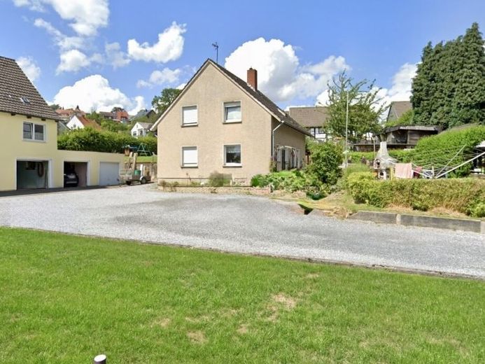 Fröndenberg-Mitte: Einfamilienhaus im Stadtgebiet - Es gibt viel zu tun, packen Sie es an! – Foto 1