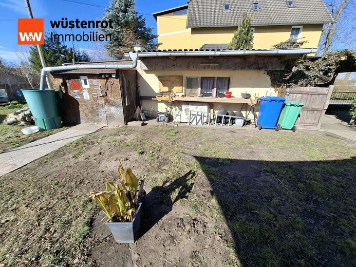 Neuer Preis! Doppelhaus im Bungalowstil in Luckenwalde mit großer Nutzfläche im Keller zu verkaufen. – Werkstatt