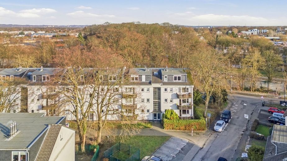 Seltene Gartenwohnung in Köln-Mülheim - 4 Zimmer, Terrasse, Balkon &amp; Carport – Drohnenaufnahme Umfeld