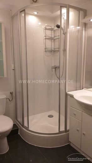 شقة من 3 غرف، مفروشة، الطابق الرابع، لوجيا، مجهزة بالكامل، وسط المدينة. – 422060c02b612f7418383380bea75e506e71f4fa.jpg