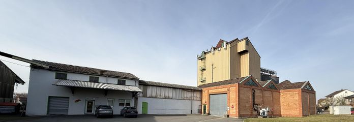 Vielseitiger Gewerbestandort mit Büro-, Lager- und Hallenflächen in Volkmarsen – Hauptbild - Außenansicht Hof