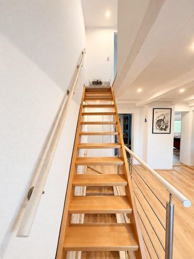 Fully renovated family home with a stunning conservatory, photovoltaic system, heat pump & large outbuilding – Treppenhause 1E