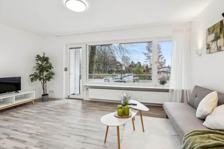 Helle und bezugsfertige Wohnung SB-Eschberg, provisionsfrei vom Eigentümer – Wohnzimmer