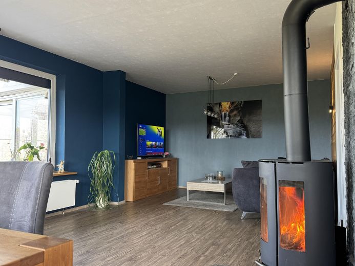 modernisiertes Ein-/Zweifamilienhaus mit Feldblick - PROVISIONSFREI – Wohnzimmer EG