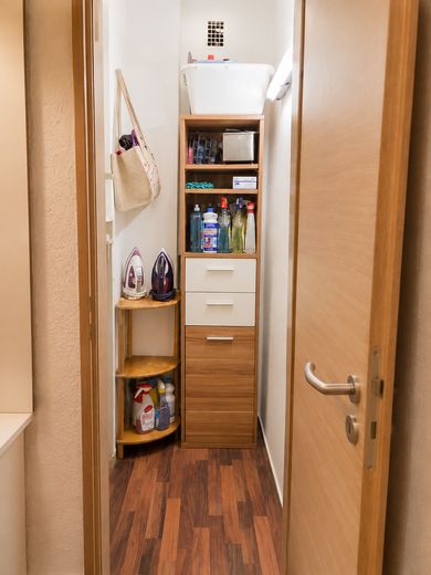 Modernisierte helle 2,5 Zimmer Wohnung mit Balkon – Abstellraum
