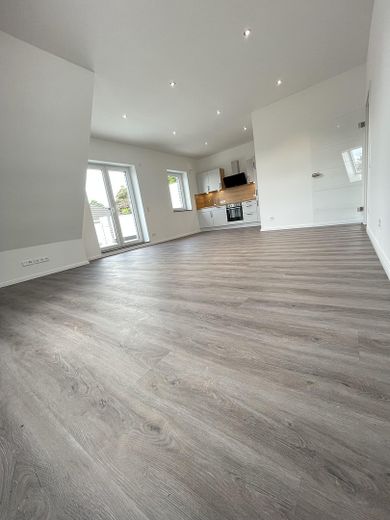 Moderne helle 3-Zimmer-Maisonette-Whg mit EBK und Balkon + Carport in Achim Uphusen – Foto 1