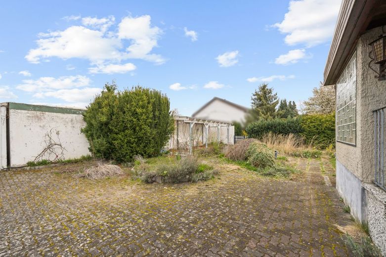 Bestlage - Grundstück mit Altbestand in Braunschweig / Schwarzer Berg - inkl. Baugenehmigung – Innenhof