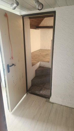 3 Zimmer Wohnung im OG mit Balkon – Eingang zur Dachterrasse