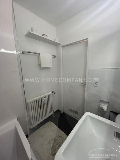 Appartement moderne meublé de 2 pièces avec une terrasse sur le toit à couper le souffle à Schwabing – 24efa78c2d1ea0e2803cb031f377e73435ed7fe9.jpg