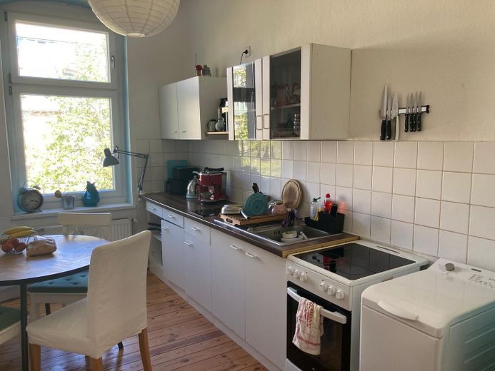 Provisionsfrei. Großzügige Altbauwohnung im Herzen Neuköllns. Bezugsfrei ab dem 1.8.26 – Küche