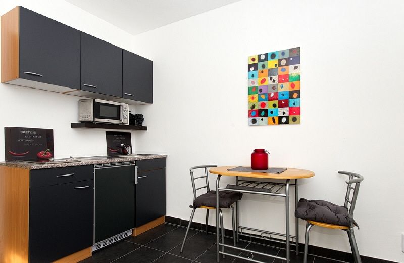 Ansprechend und neu eingerichtete Wohnung in guter Lage und mit kleinem Terrassensitzplatz – 3c499b4fd2859acad6e25f91623b1f75c9707d52.jpg