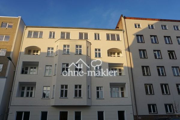 4-Zimmerwohnung mit Balkon im 1. OG in einem sanierten Altbau in Lichtenberg