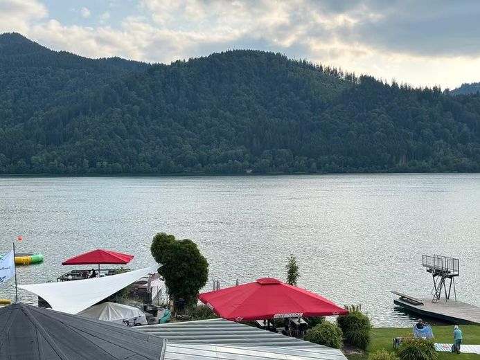 Louer un appartement meublé de 2 pièces dans un emplacement privilégié à Schliersee pour 1 à 6 mois à partir du 15.9.26 – Strandbad, See