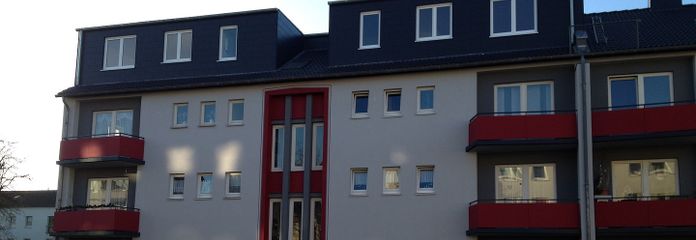 Apartamento de 2 habitaciones con balcón – Vorderansicht