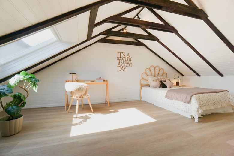 *Einziehen und wohlfühlen* - Ihr stilvoll renoviertes energieeffizientes Reihenhaus in WF – Schlafzimmer Dachgeschoss