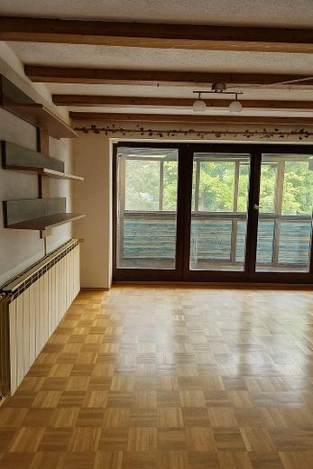 Wohnzimmer, Zugang zum Balkon