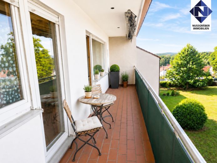 Wonen met uitzicht – verzorgde 3,5-kamerwoning met twee balkons en garage – Foto 1