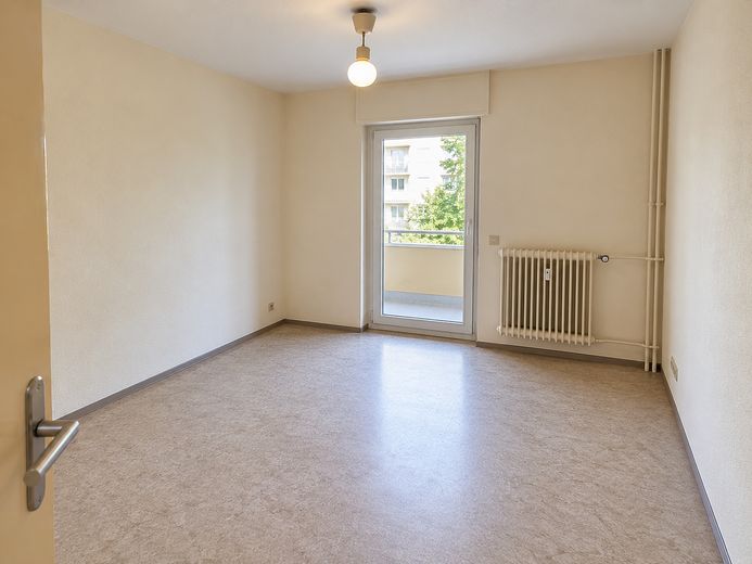 Renovierungsobjekt für große Familie/Kapitalanleger – 4/5-Zimmer-Erdgeschosswohnung Nieder-Eschbach – 6