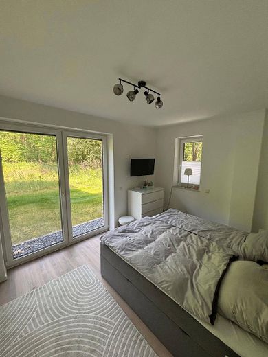SHS (zentrumsnah): ETW (Bj. 2023) im EG | 2,5 ZKB ca. 70 m² | Keller+Garten, optional Stellplatz – Schlafzimmer