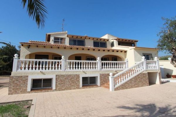 Große renovierte Villa nur 2 km vom Meer entfernt