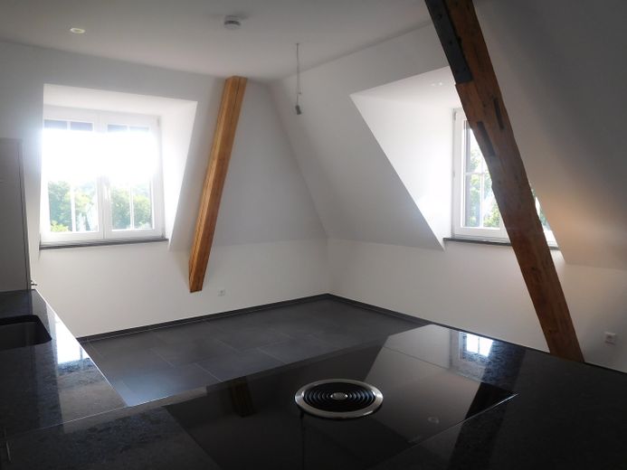 2 Zimmer Wohnung in einzigartigem Objekt – Wohn Essbereich 