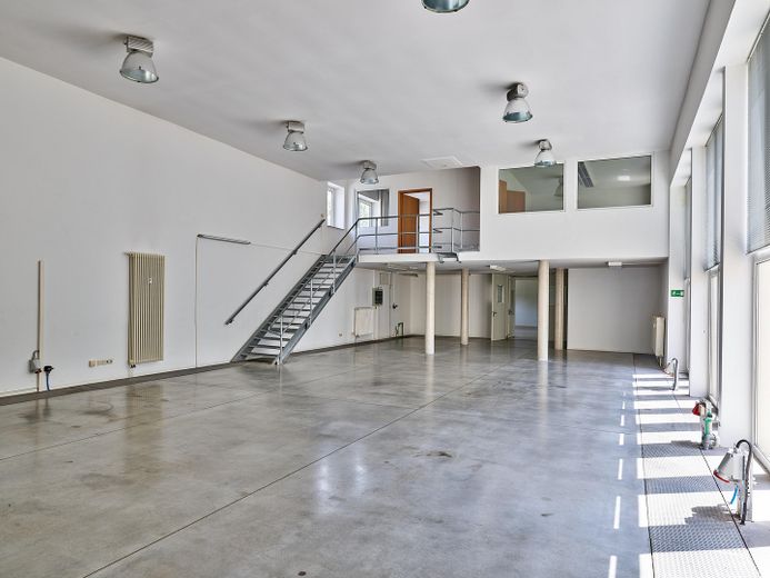 500 m² Raum für Ideen – vielseitige Gewerbefläche mit Halle, Büros und Arbeiten im Grünen. – Foto 5